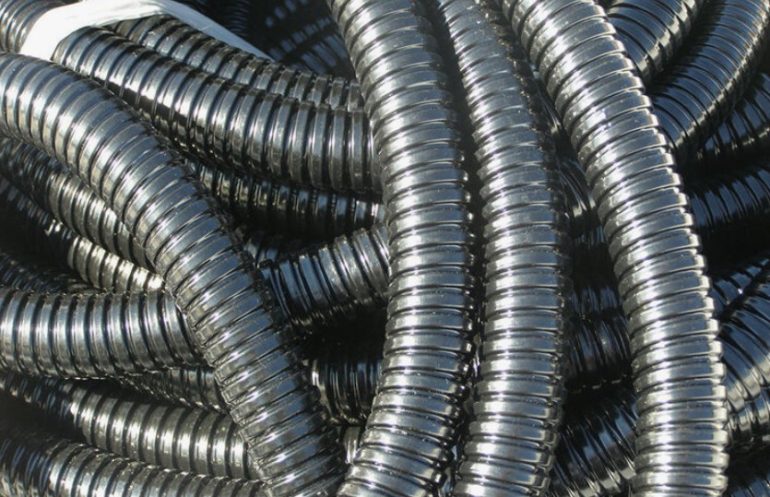 Как выбрать гибкий металлорукав для проводки в ПВХ изоляции: советы электромонтажникам