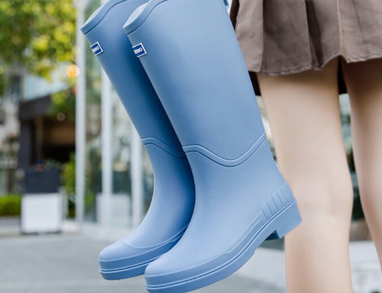 Сравнение ПВХ и ЭВА: какая резиновая обувь служит дольше