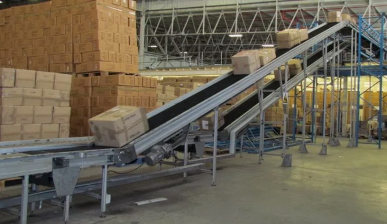 Автоматизация складов: какую роль играет транспортерная лента
